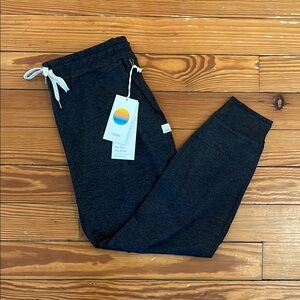 Women’s Charcoal Heather Vuori Joggers